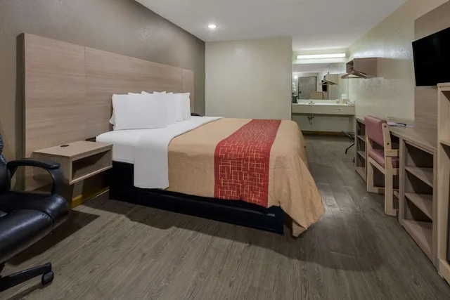 غرفة بسرير كوين للمدخنين، Rodeway Inn Ardmore I-65 2/4