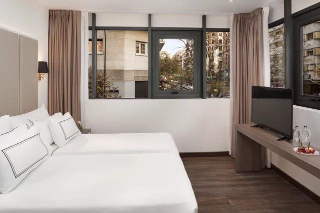 جناح جونيور، Melia Madrid Serrano 1/3
