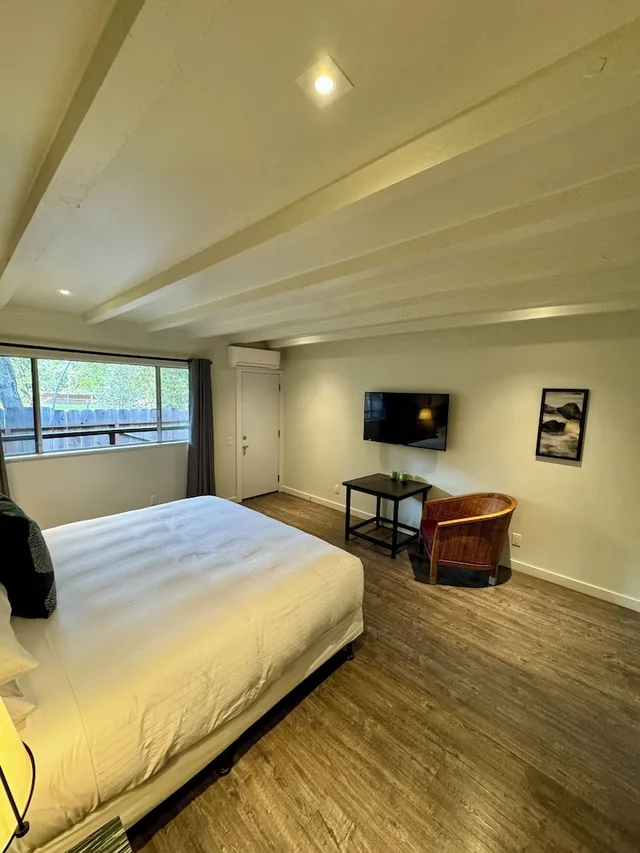 Valley, King Bed, Pet Friendly، Hidden Valley Inn 1/4