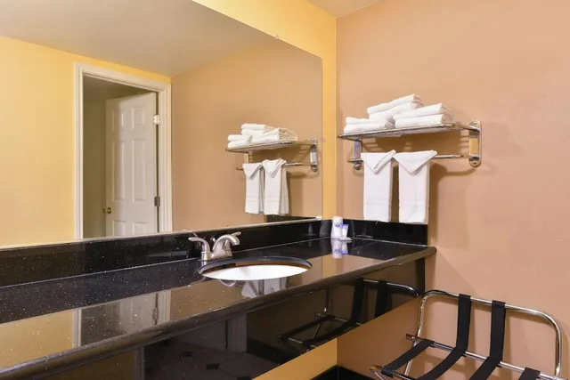 غرفة بسريرين كوين لغير المدخنين، Capital City Inn Sacramento Convention Center CA 4/4