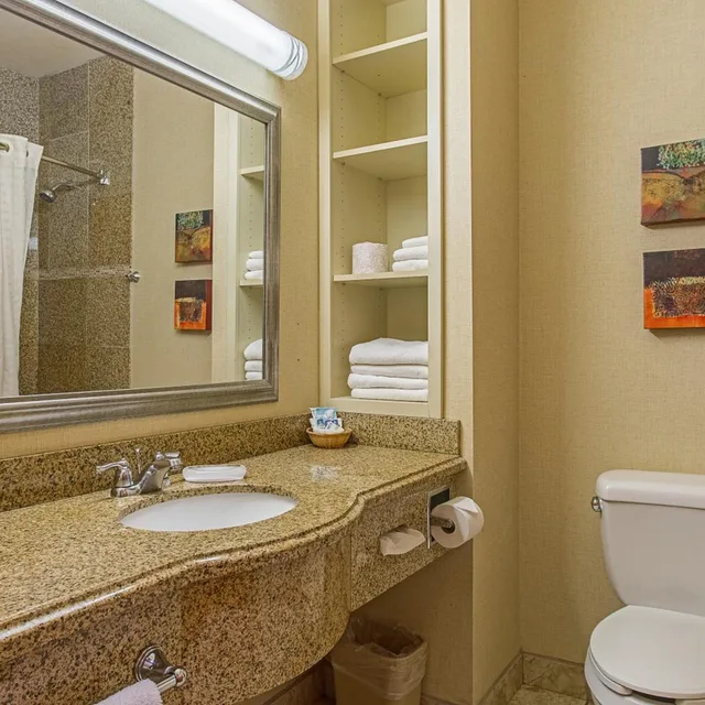 جناح جونيور، Hotel Ruidoso - Midtown 6/7