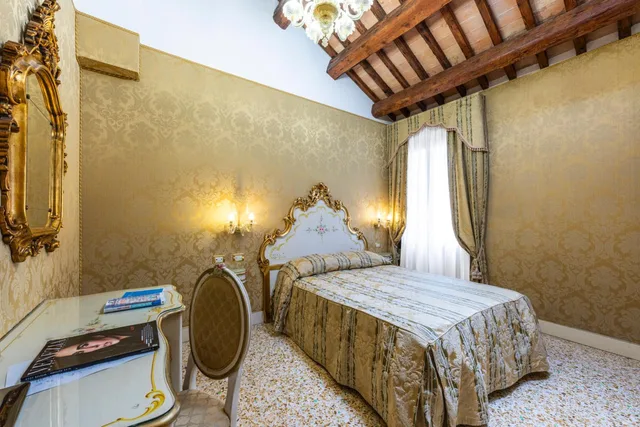 غرفة بسرير كوين، Hotel Ca Dogaressa 3/10