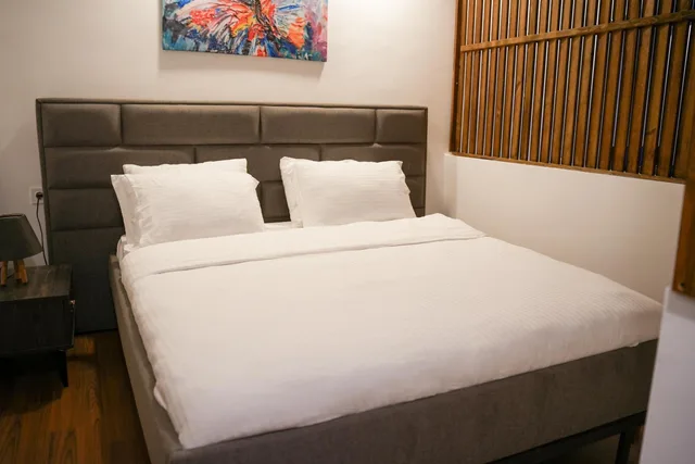 Suite, King Bed, Side Mira Palace 3/8