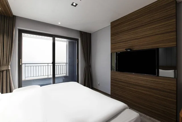 غرفة ديلوكس بسرير كينج بشرفة، Western Grace Hotel 10/10