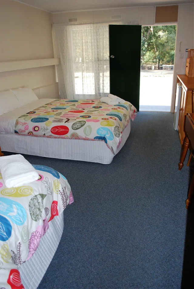 Superior, Queen and Twin Beds, Gariwerd Motel 2/6