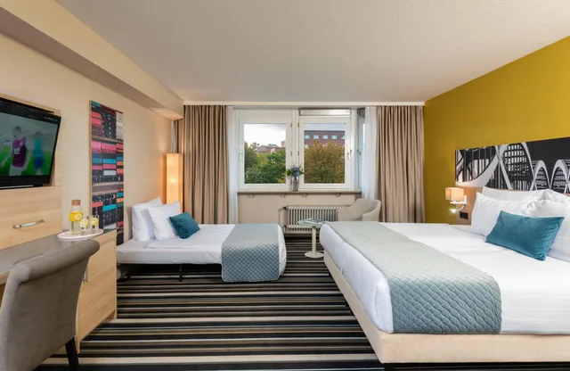 غرفة سوبيريور ثلاثية، Leonardo Hotel Hamburg Elbbruken Ex Gresham Carat Hotel 1/9