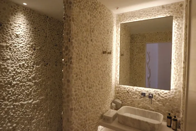Suite, King Bed, Grand Beach 2/2
