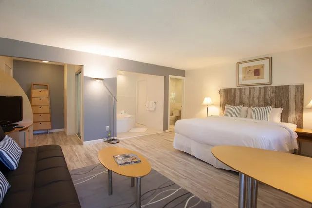 غرفة شهر العسل بفراش فوتون وسرير كينج بحوض جاكوزي، The Atlantic Hotel 7/10