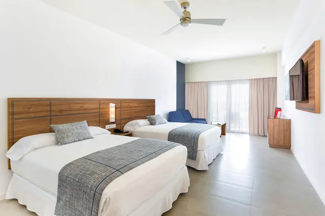 غرفة سوبيريور بسرير كينج مع أريكة، RIU Emerald Bay All Inclusive 2/4