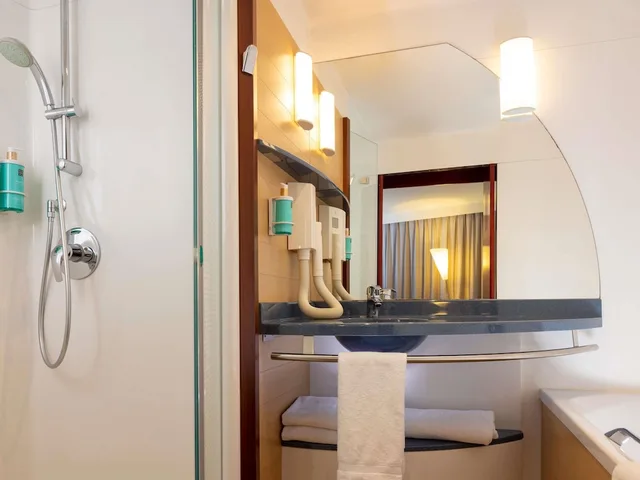 جناح عائلي بسرير مزدوج وسريرين منفصلين، Novotel Suites Marseille Centre Euromed 7/7