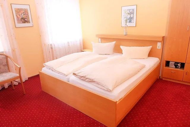 Basic, Single, Queen Bed, Hotel Restaurant Wiendl 1/1