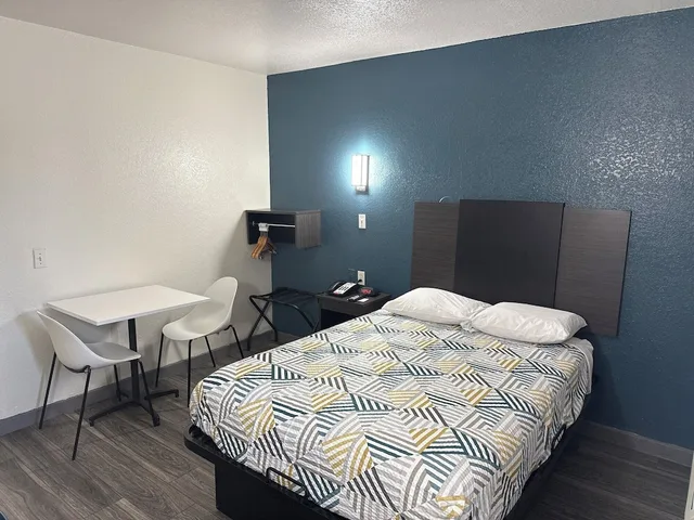 غرفة قياسية بسرير مزدوج، Studio6 Grand Prairie, TX 7/10