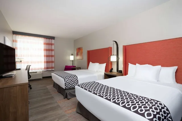 غرفة بسريرين كوين لذوي الإعاقة، La Quinta Inn & Suites by Wyndham Pflugerville 2/4