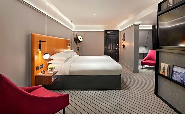 Red, Suite، Andaz London Liverpool Street - A Concept By Hyatt 1/1