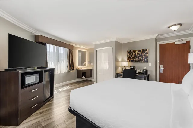 غرفة ركنية بسرير كينج، Best Western Plus LA Mid Town Hotel 1/4