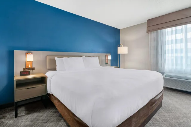 جناح، Comfort Inn & Suites Sheboygan I-43 1/3