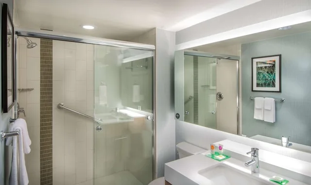 غرفة بسرير كينج مع أريكة في طابق مرتفع، HYATT PLACE WASHINGTON DC/NATIONAL MALL 3/3