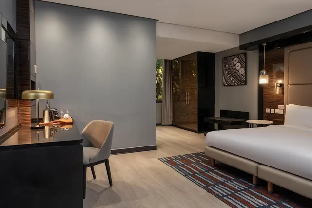 غرفة سوبيريور بسرير كينج بإطلالة على المسبح، RADISSON BLU HOTEL, LUSAKA 10/10