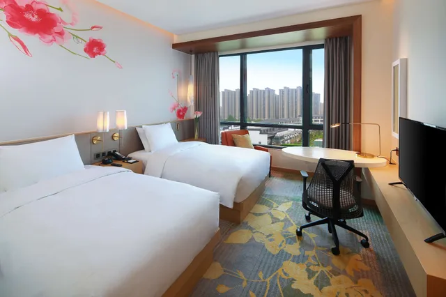 غرفة ديلوكس بسريرين منفصلين بإطلالة على الحديقة، Hilton Garden Inn Qidong 1/4