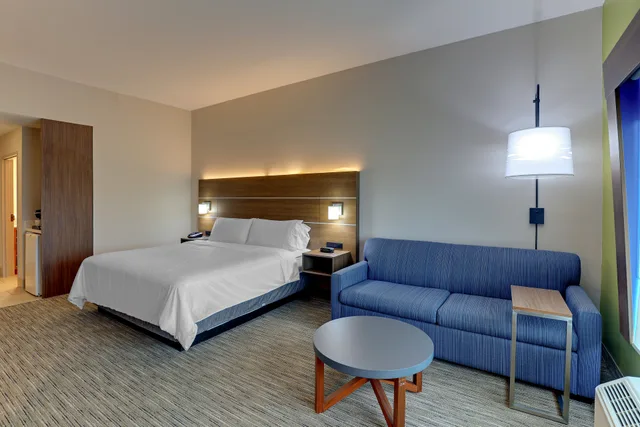 جناح تنفيذي بسرير كينج بجاكوزي، Holiday Inn Express Campbellsville 3/6