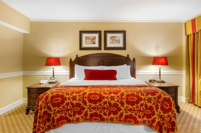 غرفة تنفيذية بسرير كينج، OMNI PARKER HOUSE 4/6