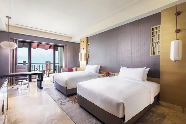 غرفة بسرير كينج بإطلالة على الحديقة، Haikou Marriott Hotel 1/6