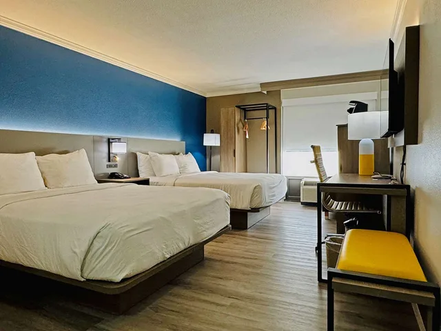 غرفة بسريرين مزدوجين، Comfort Inn & Suites Houston I-10 West Energy Corridor 1/4