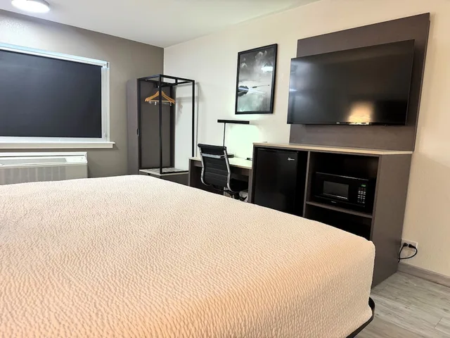 غرفة بسرير كينج، Ramada By Wyndham Tuscaloosa 4/10