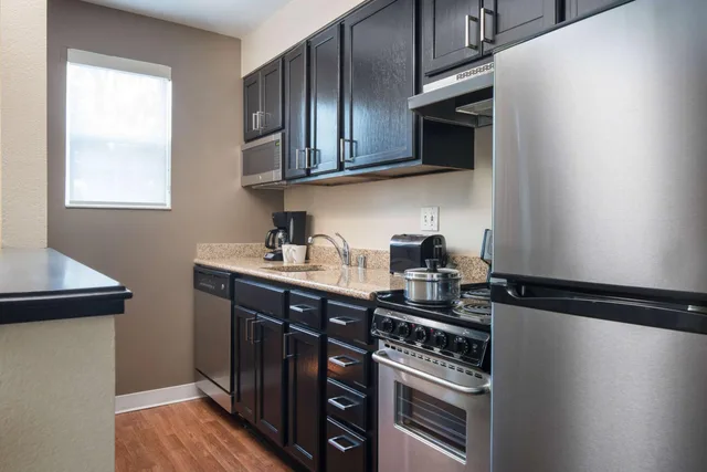 جناح بسرير كوين بغرفتي نوم بحوض استحمام لذوي الإعاقة، Sonesta Simply Suites Seattle Renton 10/10