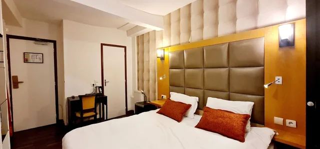 غرفة كلاسيكية بسرير مزدوج أو سريرين منفصلين، Hotel De France. 2/4