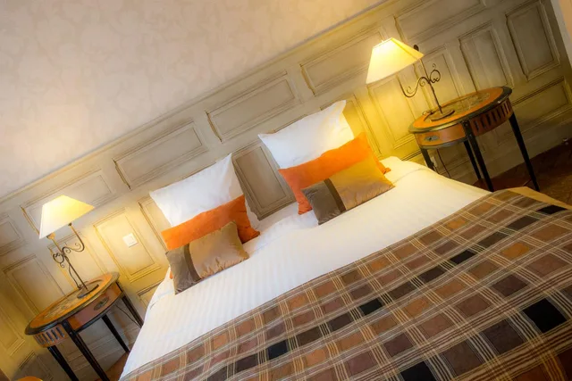 Suite, Laugeval 6/10