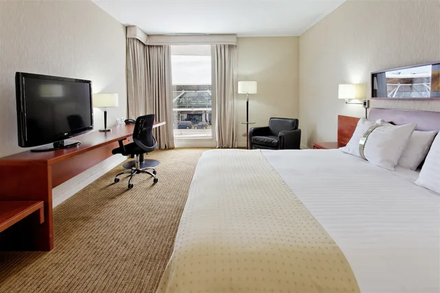 غرفة قياسية بسرير كينج، Holiday Inn Santiago Airport 3/7