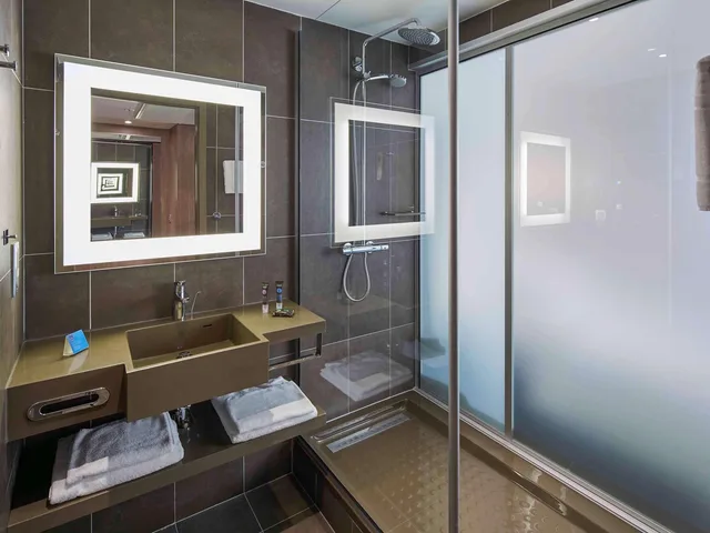 جناح جونيور بسرير كوين، Novotel Istanbul Bosphorus Hotel 6/6
