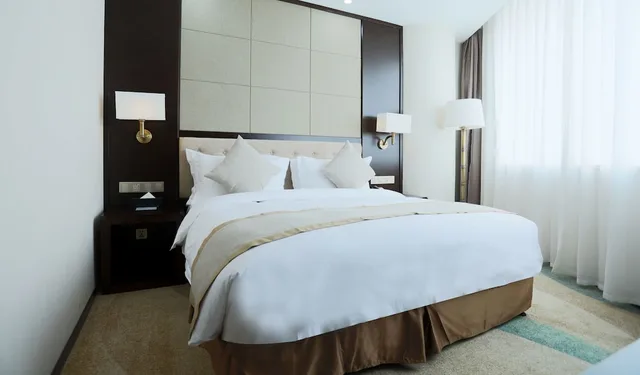 غرفة كومفورت بسرير كوين، Hundred Hotel 2/4