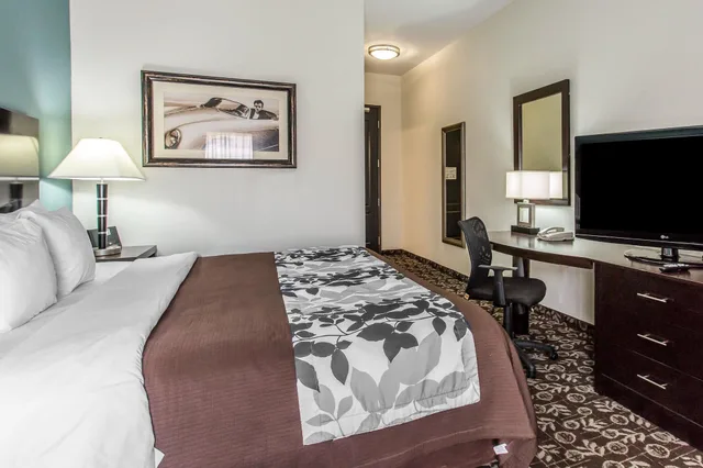 Suite, Sofa, Sleep Inn & Suites West Medical Center 1/8