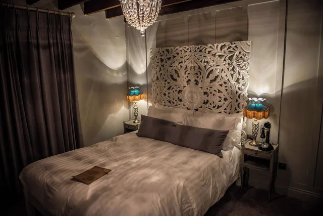 Petite, Double Bed، William De Percy 4/7