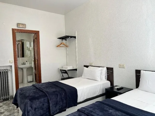 Room, Twin Beds, Private Bathroom, Hostal Palacios Fuencarral 9/10