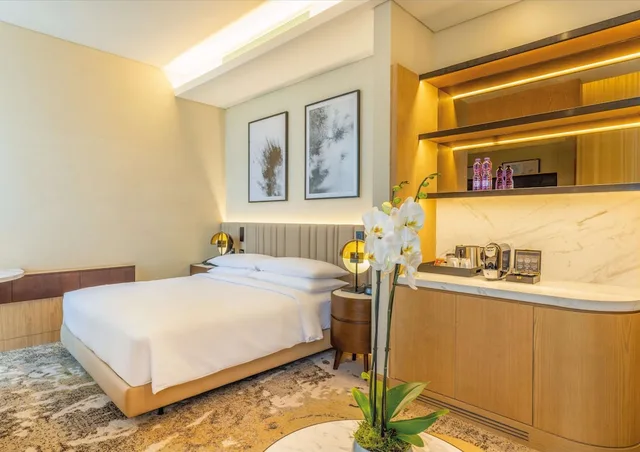 استوديو بسرير كينج للمدخنين، Embassy Suites By Hilton Doha Old Town 1/2