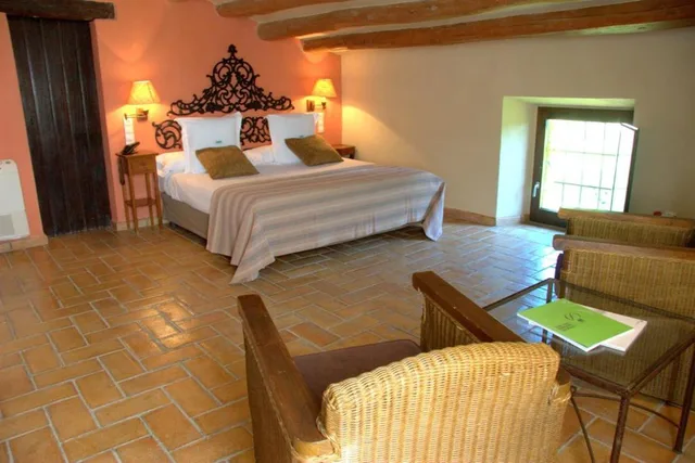 جناح، Hotel Mas Salvi 2/2