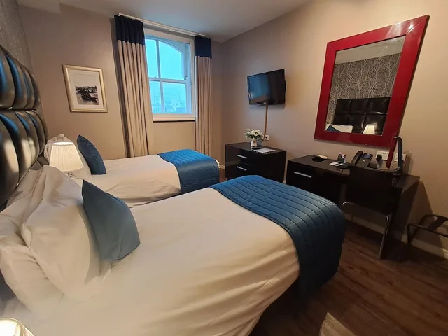 غرفة قياسية بسريرين منفصلين، The Royal Hotel Cardiff 3/10