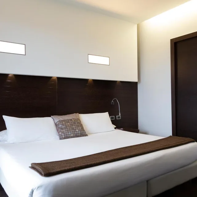 جناح جونيور، Hotel Selene 4/10
