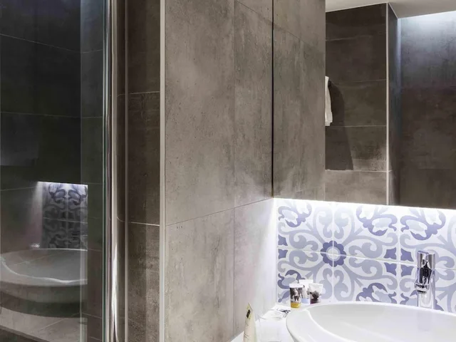 غرفة بريفيليج رباعية بسرير مزدوج مع أريكة، Mercure Amsterdam City Hotel 7/9