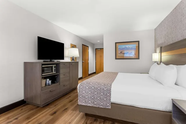 غرفة بسرير كينج بحوض استحمام لذوي الإعاقة، Best Western Moriarty Heritage Inn 2/4