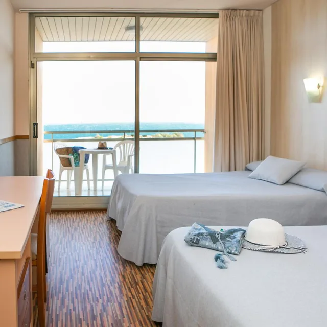 Room, Quadruple, Sea View, Ametlla Mar 4/10