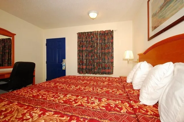 غرفة قياسية بسرير كينج، Days Inn By Wyndham Ku Lawrence 5/10