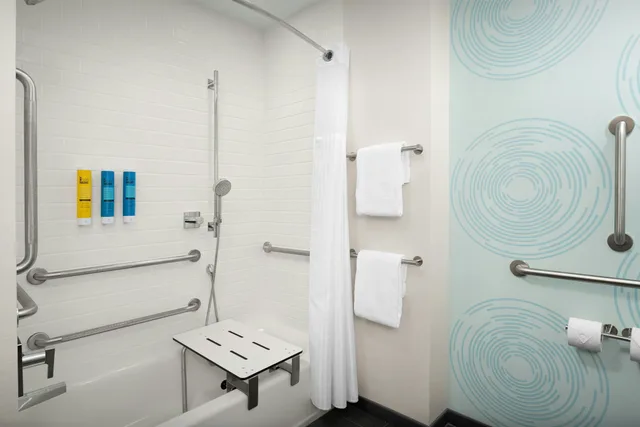 غرفة بسرير كينج لذوي الإعاقة، Tru by Hilton Jacksonville Airport I-95 3/3