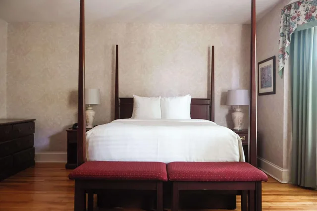 غرفة بسرير كوين، Quality Inn & Suites Charlottetown Downtown 2/2