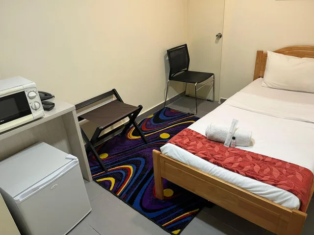 Room, Twin Beds, Shared Bathroom, No Window، Sandpiper Hotel 1/2