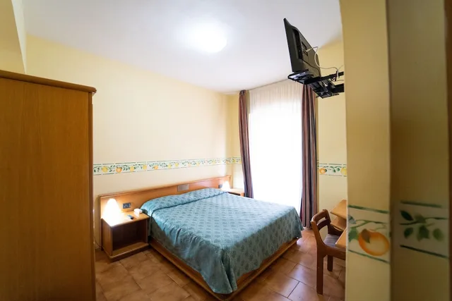غرفة بسريرين منفصلين بشرفة، San Pietro Beach 3/10