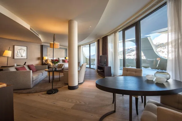 جناح تنفيذي بسرير كينج، AlpenGold Hotel 2/4